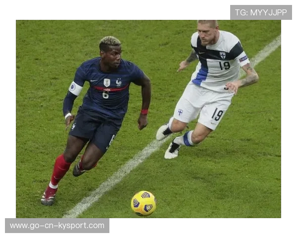 博格巴远射击中立柱，曼联球迷扼腕叹息——在希望与失落之间，寻找属于自己的坚持